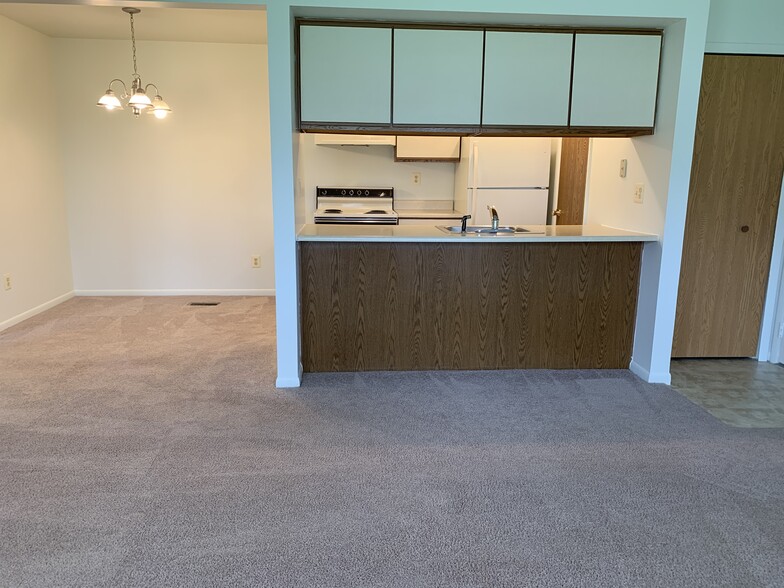 Dining Room/Kitchen - Hickory Square Apartments