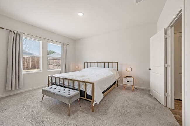 Building Photo - 4724 Swan Nck Dr