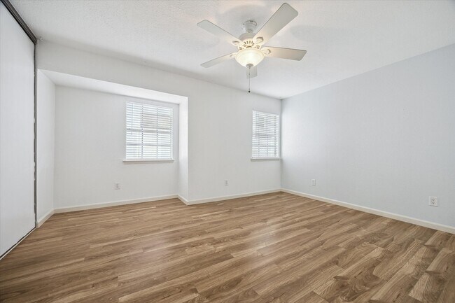 Building Photo - 5807 Beverly Hill St