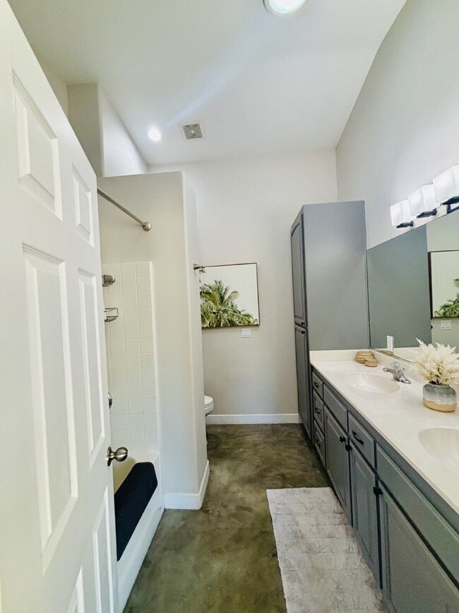 Building Photo - Rare Opportunity for Spacious, Modern Sout...