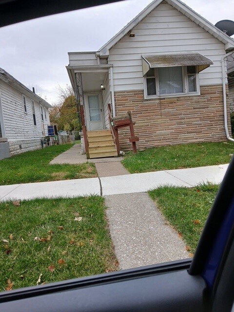 Primary Photo - 238 E Weber St