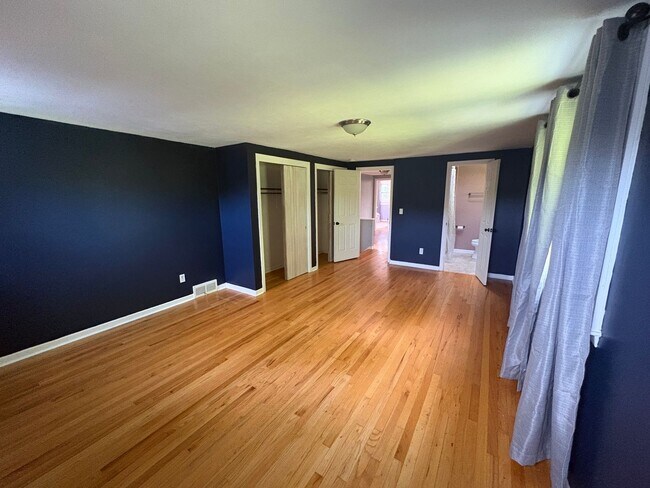 Building Photo - 5250 Longridge Rd