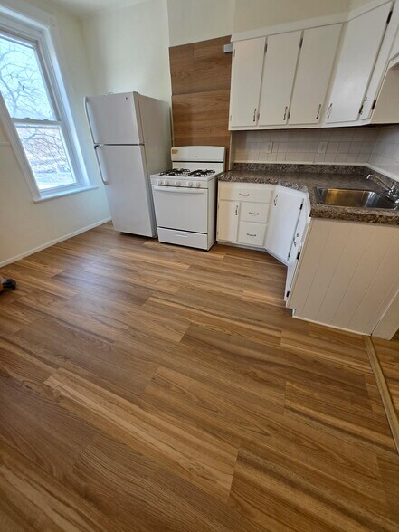 Building Photo - 2636 5th Ave