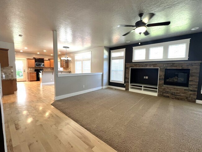 Building Photo - Gorgeous 4 bed 3 bath home in Meridian, ju...