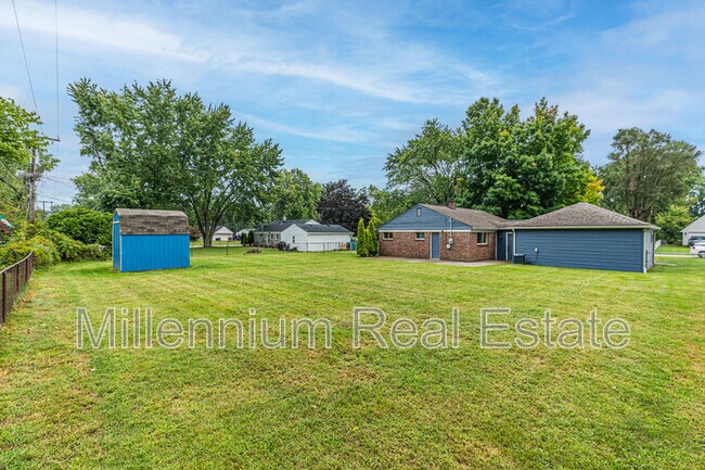 Building Photo - 4916 Rioview Dr
