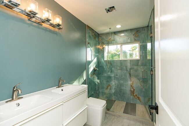 Building Photo - 6088 De La Rosa Ln