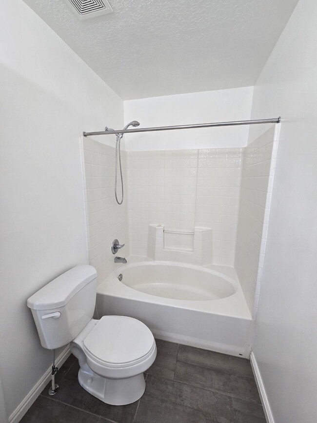 Building Photo - "Charming 3-Bed Townhouse Retreat in North...