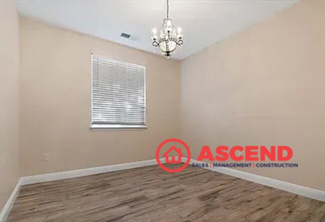 Building Photo - Stunning Home Home Off Jewetta Ave and Sno...