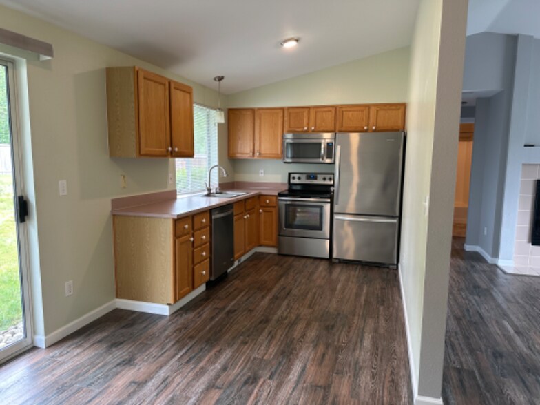 Building Photo - 12015 200th Ave Ct E