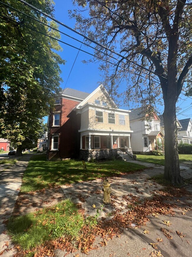Primary Photo - 662 W 8th St