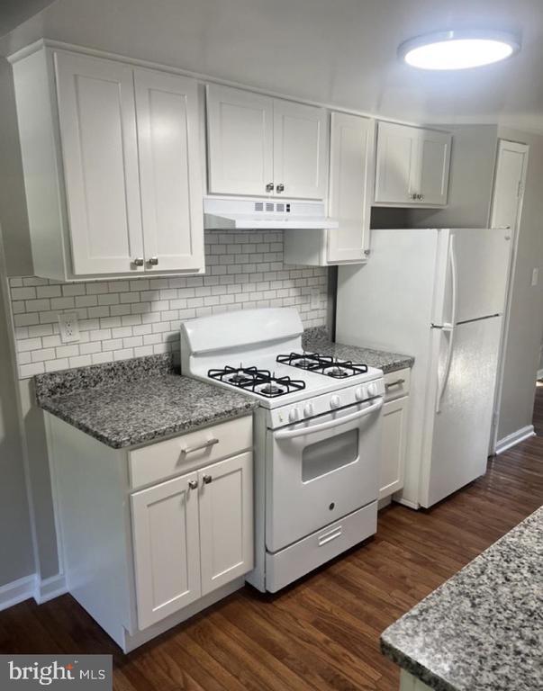 Building Photo - 5748 Yellowrose Ct