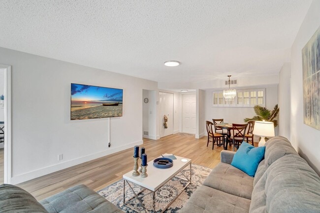 Building Photo - 17 Colonial Club Dr