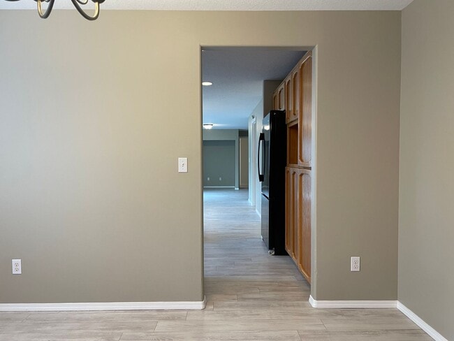 Building Photo - HALF MONTH FREE OF RENT Spacious 5 Bedroom Home! Granite Counters! Pet friendly! Tons of Room for...