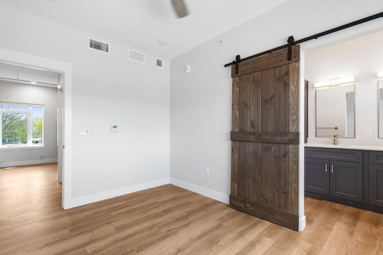 Building Photo - 903 Main St