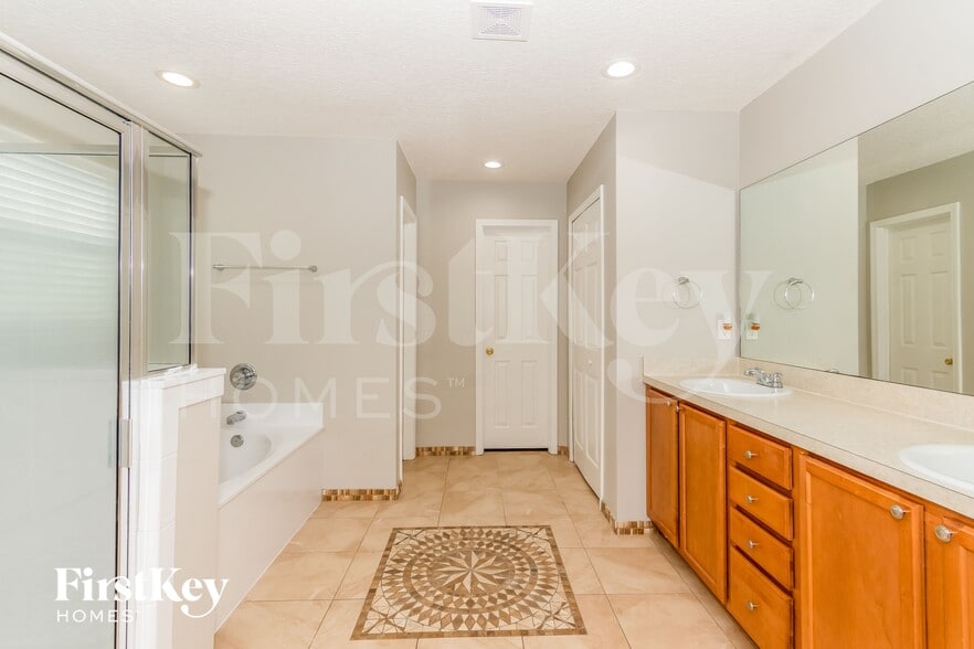 Building Photo - 2705 Ravine Hill Dr
