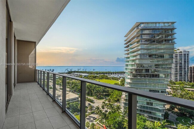 Building Photo - 2655 S Bayshore Dr
