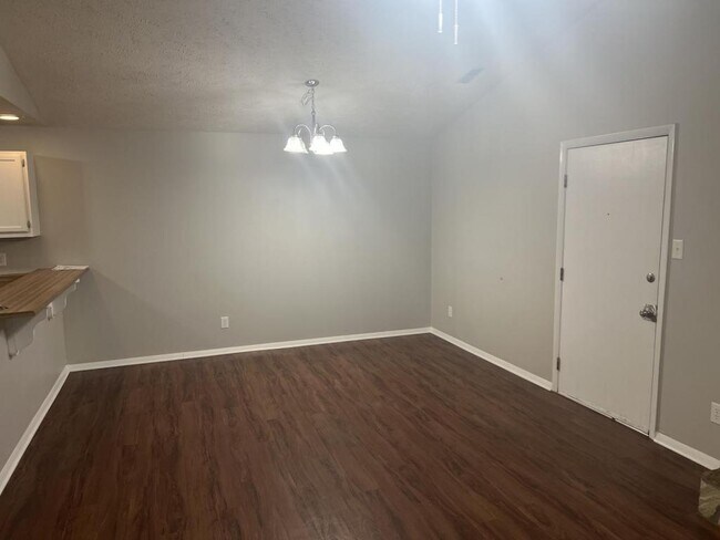 Building Photo - 1904 Tryon Dr