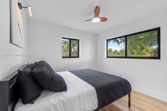 Building Photo - 9915 SW 212th St