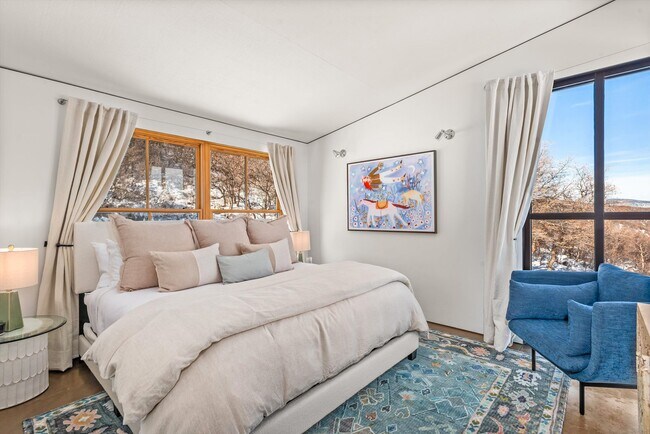 Building Photo - 2700 Juniper Hill Rd