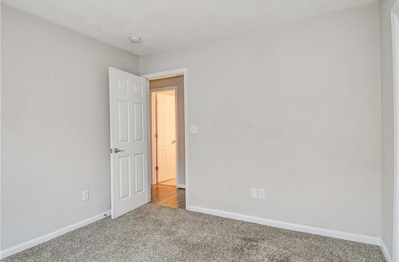 Building Photo - 1106 Eaglewood Dr