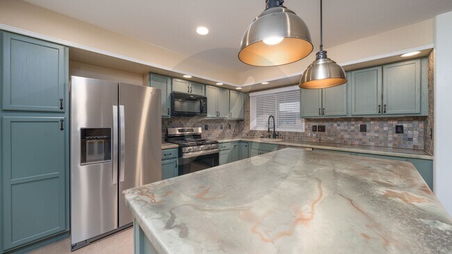 Building Photo - Charming Rancher in Highland Park