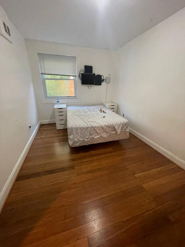 Building Photo - 1701 Montello Ave NE