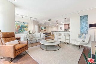 Building Photo - 13650 Marina Pointe Dr