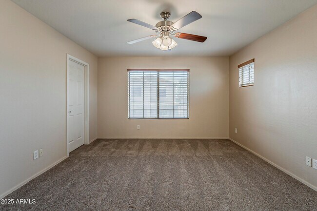 Building Photo - 519 E Rainbow Dr