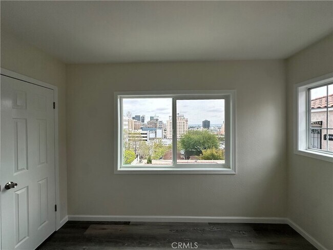 Building Photo - 6326 Franklin Ave