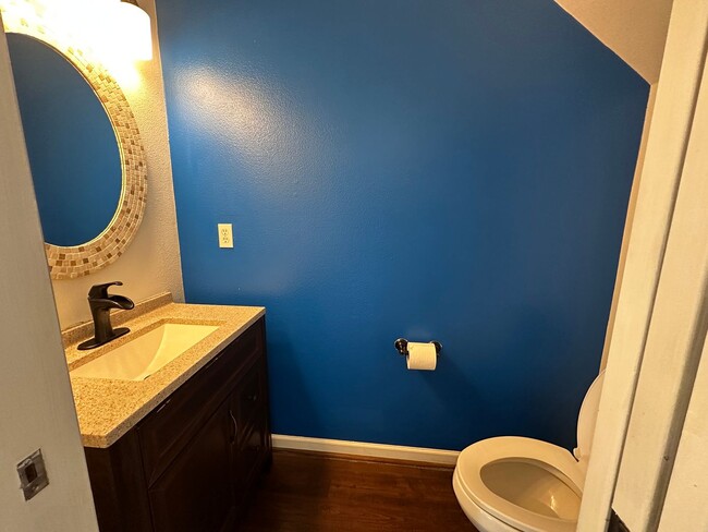 Building Photo - Beautiful 4 Bedroom 2.5 Bath Single Family...