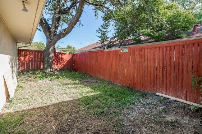 Building Photo - 7709 Village Trail Dr