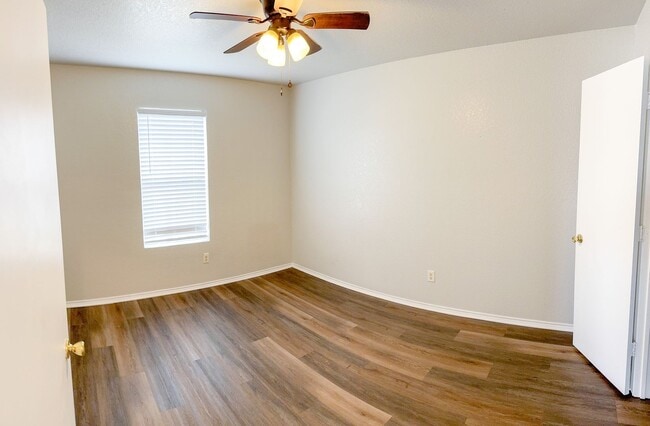 Building Photo - Available NOW This charming 1 story, 3 bedroom, 2 bath house could be your next home! Beautiful w...