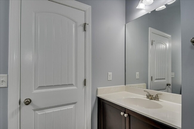 Building Photo - 665 Dunrobin Ln