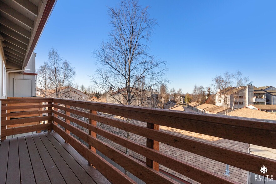 big deck - 9645 Independence Dr
