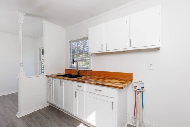 Building Photo - 1830DUPLEX