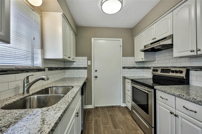 Building Photo - 9814 Appleridge Dr
