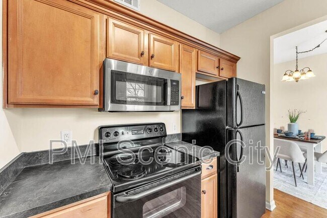 Building Photo - 3721 Keri Ln NE