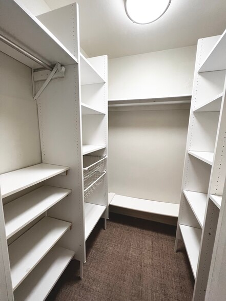 Master Closet - 1507 E Alder St