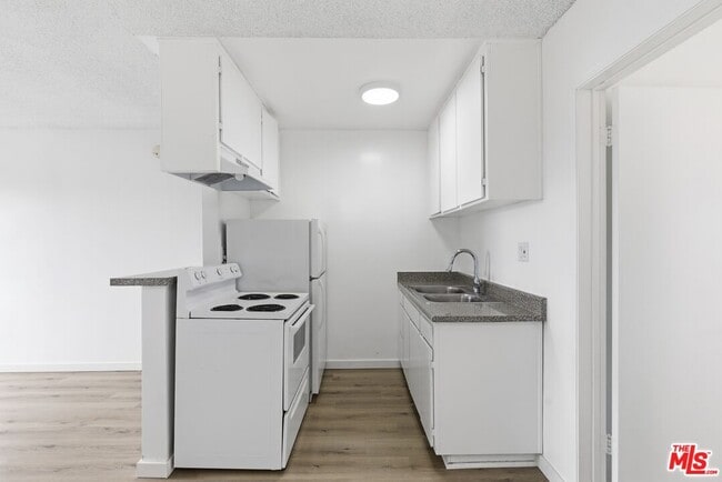 Building Photo - 711 Machado Dr