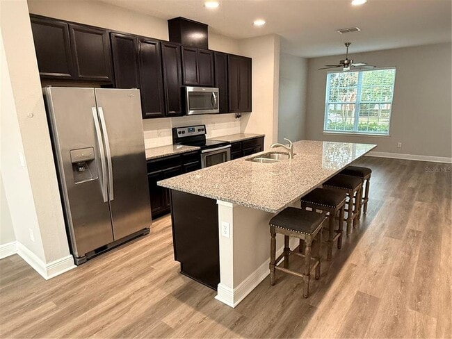 Building Photo - 15465 Honeybell Dr