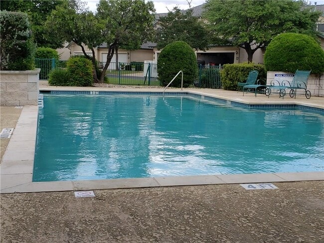 Building Photo - 2100 Pipers Field Dr