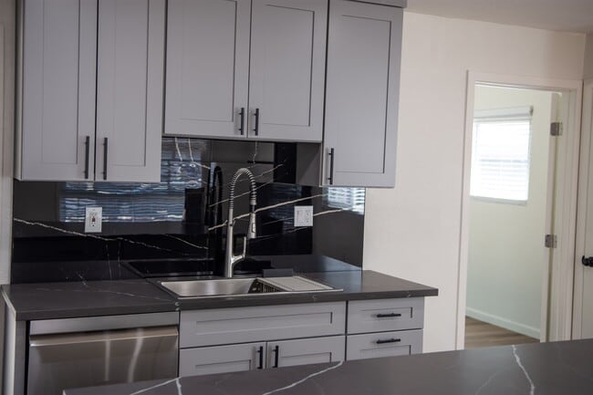 Building Photo - 5507 Arizona Dr