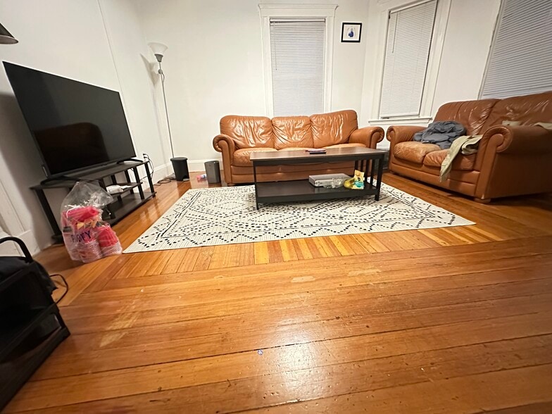 Building Photo - 11 Chester St