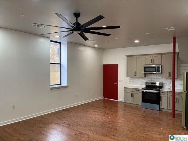 Building Photo - 711 W Chew St