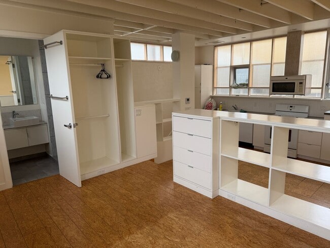 Building Photo - Bright Live-Work Studio with tall ceilings off Lowell Street in Oakland