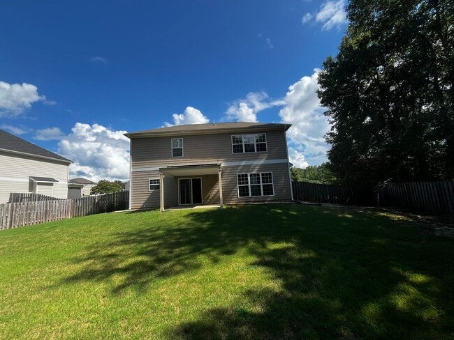 Building Photo - Modern Amenities. Urban Location. Sophisti...