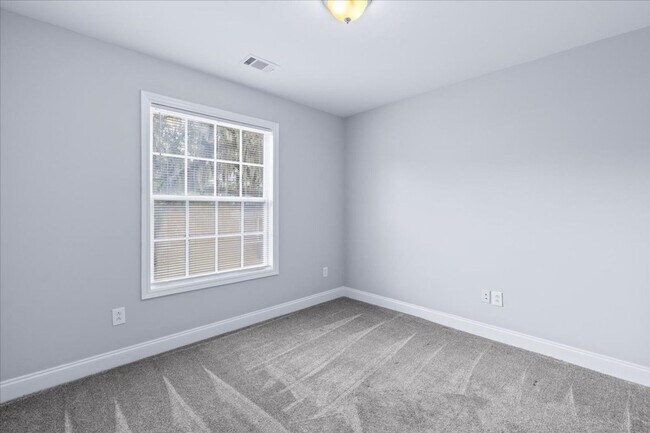 Building Photo - 830 E Duffy St