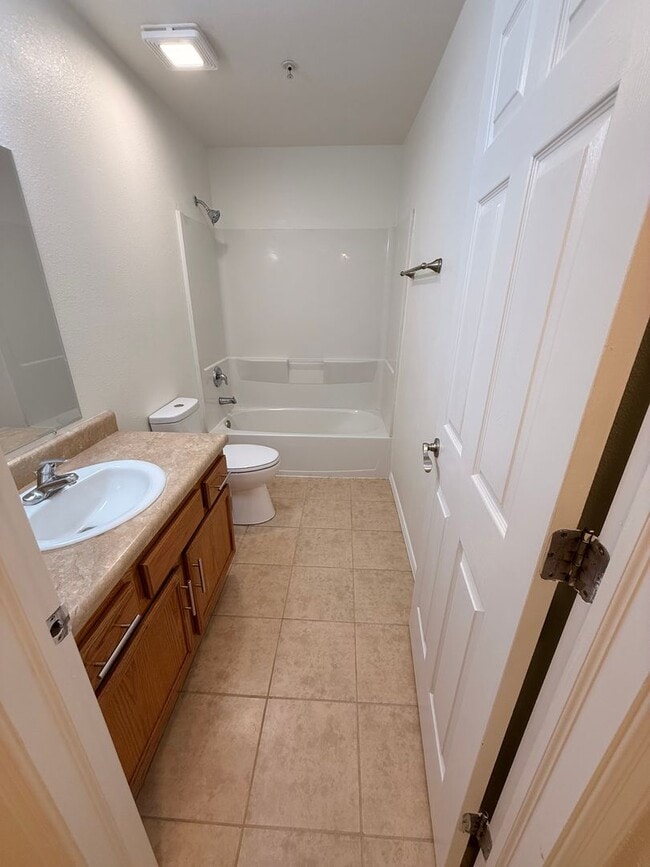 Building Photo - 3/2 Condo for Rent