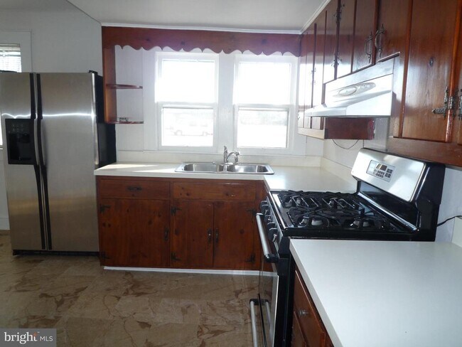 Building Photo - 104 Greenway St