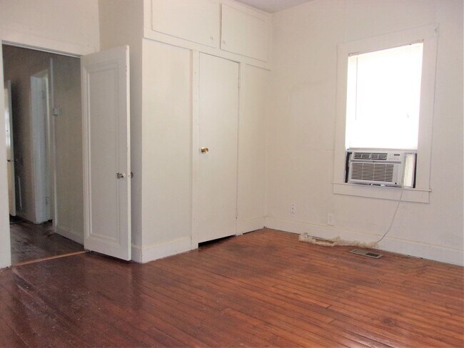 Building Photo - 523 SW 26th St